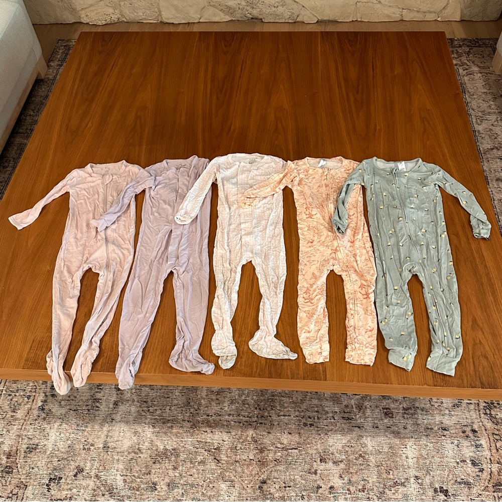 Set of 5 girls pajamas (18-24 M and 3T)